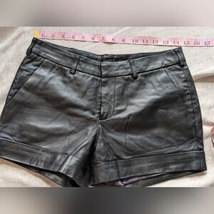 Tart Black Leather Shorts Cuffed Pockets 0 XS Lined Midrise 2011